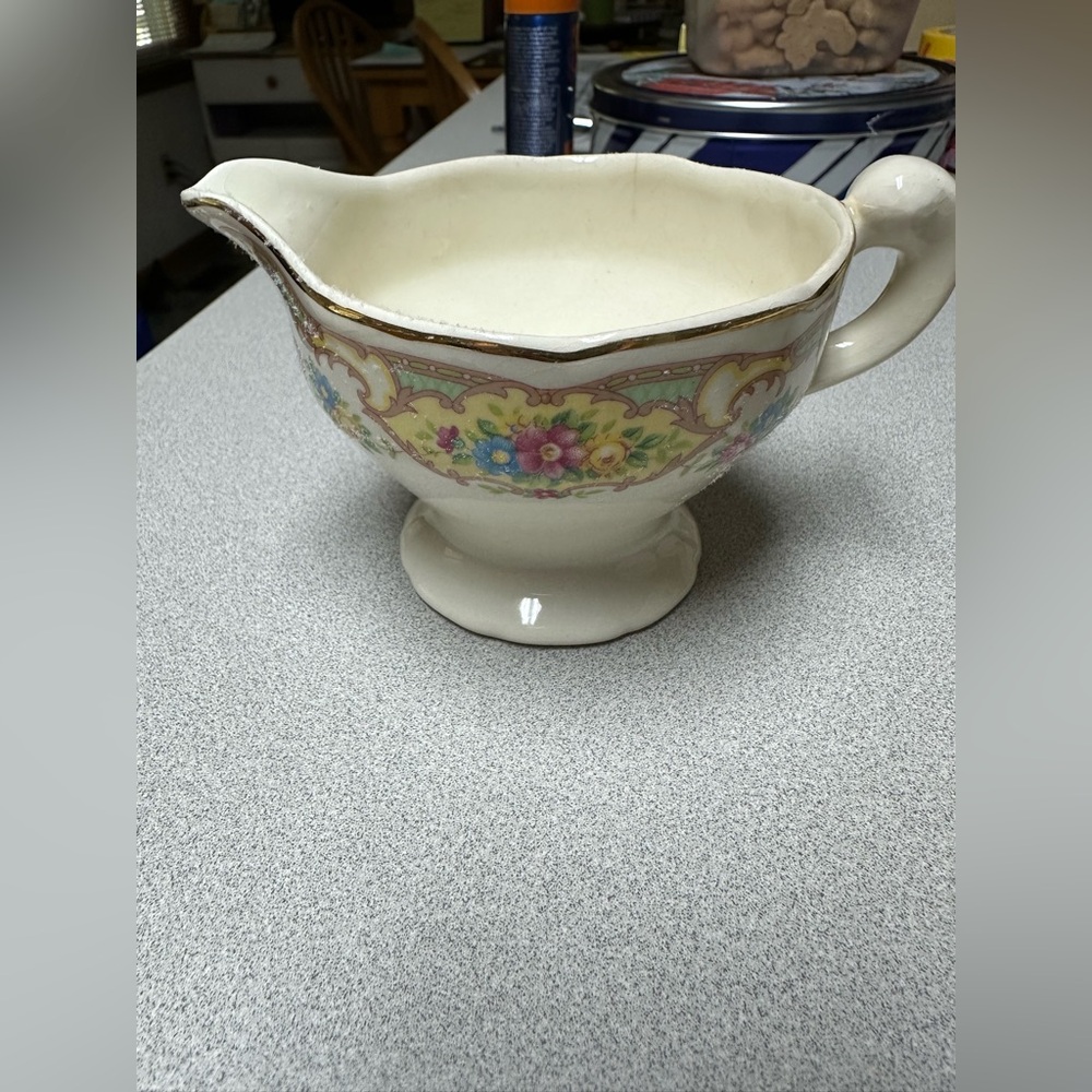 Mount Clemens Mildred‎ Creamer Pitcher Footed Floral Gold Trim Vintage 1930s MCP